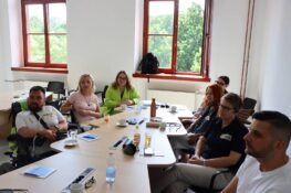Nauczanie osób w spektrum autyzmu – szkolenie dla kadry naszej uczelni ; sala wykładowa, wykładowcy i pracownicy uczelni